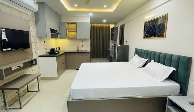 Bright & Cozy Studio Getaway in Jagatpura Jaipur