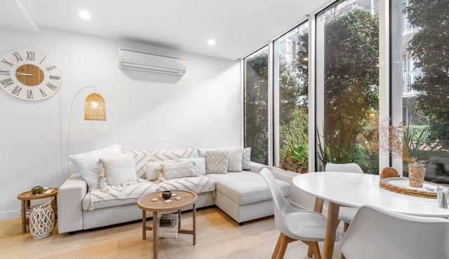 Brighton 1-Bed Apartment with Balcony in Brighton