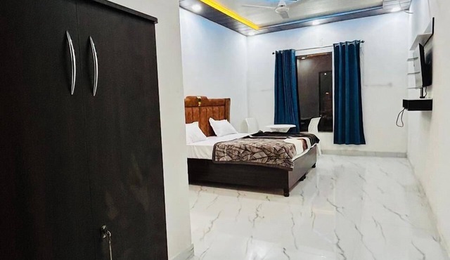 Brothers Hotel