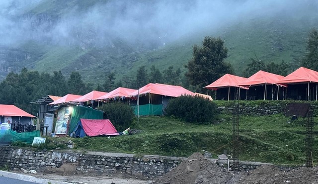 Buddy hikers stay just 1.5 km from Badrinath Temple & 1.5 km from Mana Village