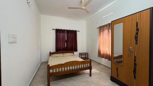 Budget Non AC Room beside Kolencherry MOSC Hospital