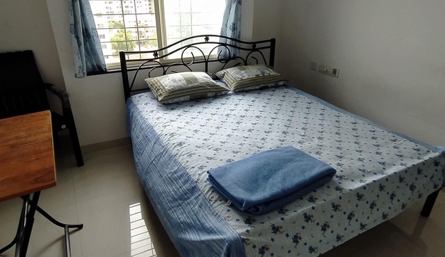 Budget Private Room near Magarpatta 5km Undri 2km - by IT Pro