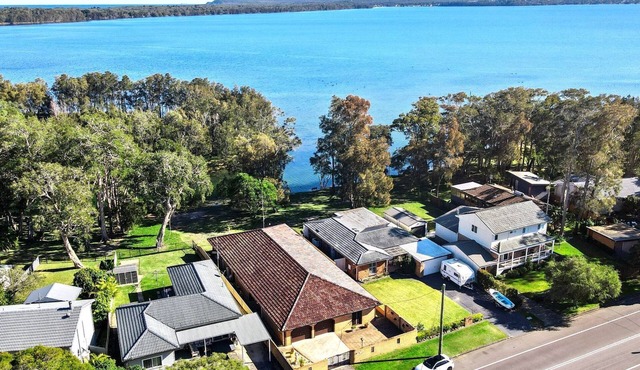 Budgewoi Waterfront Haven in Budgewoi
