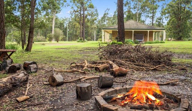 Bundara- Hunter Valley Retreat | Sleeps 11 | Rural | Resting amongst the trees