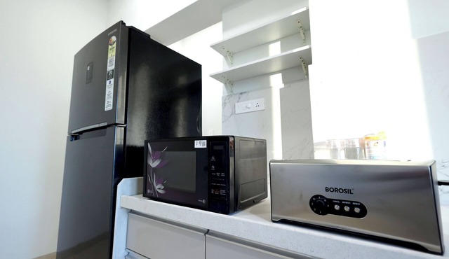 Business lesiure - 3 BHK with Balcony-Chef-Laundry