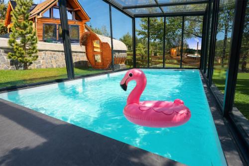 Căsuța Melimi cu piscină încălzită, ciubăr și saună