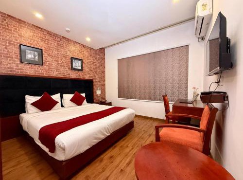 C Suites Lotus Park