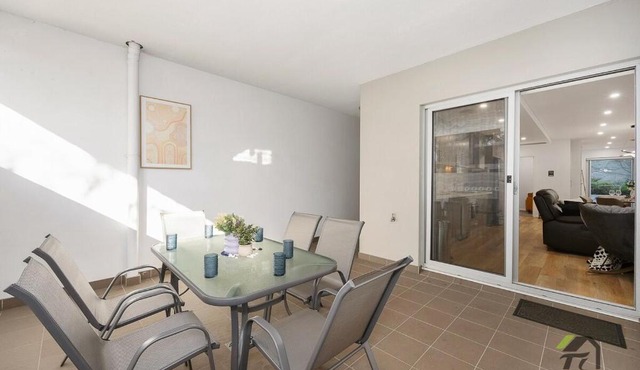 Camperdown Spacious Apartment