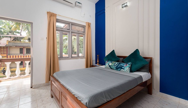 Candolim Beach Stay | 2 minutes Walk to Beach