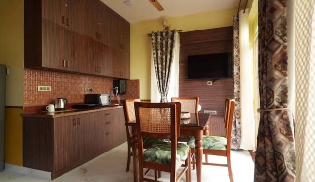 🌿 Casa Albela | Luxe 4BR Boho-Chic Suite with Balcony in Central Bangalore
