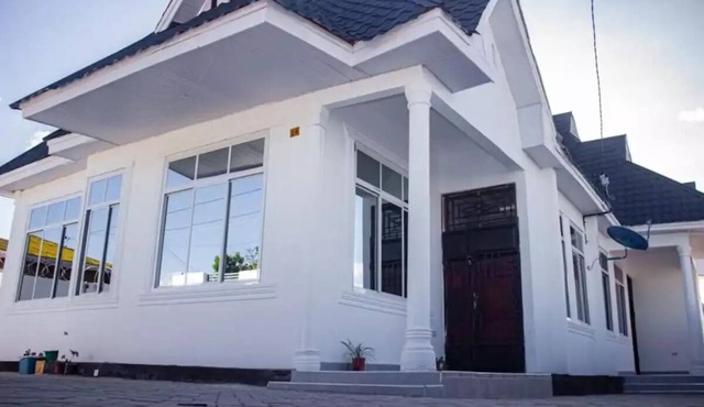 Casa Blanche - 2 Rooms - 4 Guests Full House in Iringa