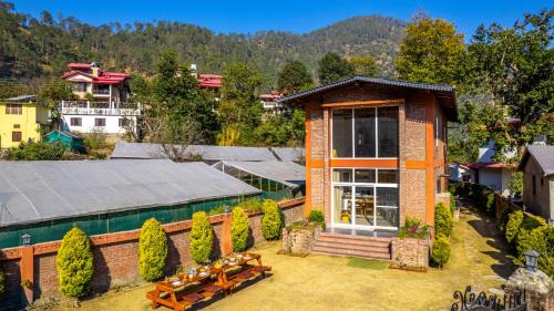 Casa Gaula By ELIVAAS Spanish Theme 4-BHK Cottage with Lawn and Outdoor Sit-Out 20 mins away from Bhimtal Lake
