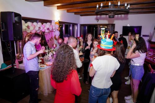 Casa Vatra Sinteului - Cu sala de evenimente de capacitate mare - Se inchiriaza integral