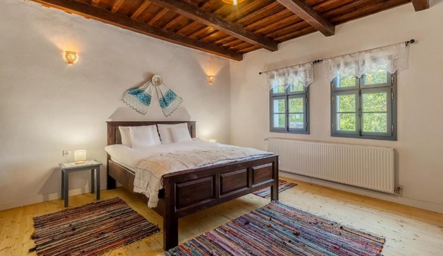 Casa Veche Leheceni (8-Room Country House) in Carpinet