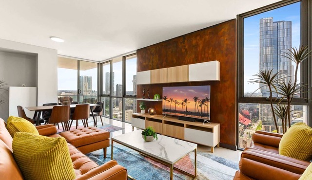 Central 2-Bed with Parking & Stunning Views