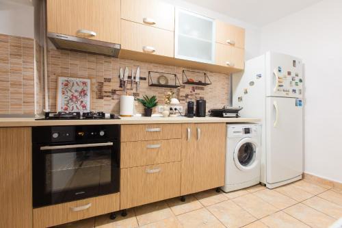 Central 2-Bedroom House with Shared Courtyard in Bucharest
