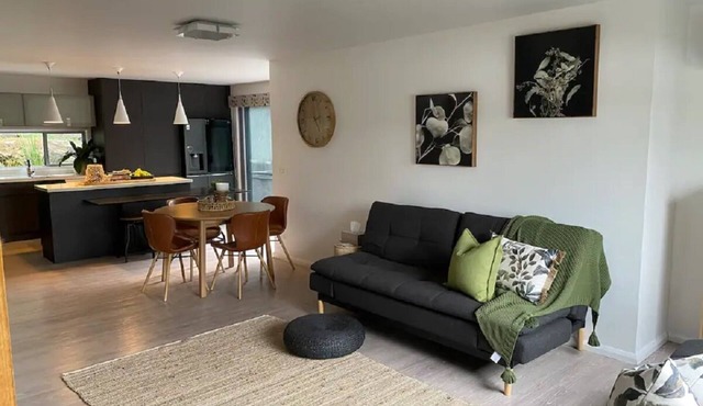 Central and spacious three bedroom townhouse in Warrnambool