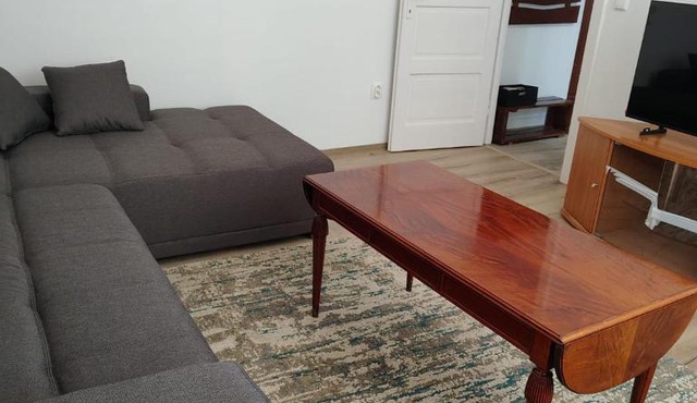 Central Apartment near Piatra Singuratică - Bălan