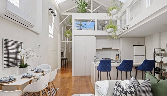 Central - New York Style - Penthouse Loft in Bendigo