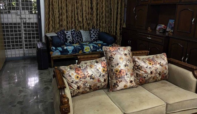 Centrally located 2 bedroom house with local help
