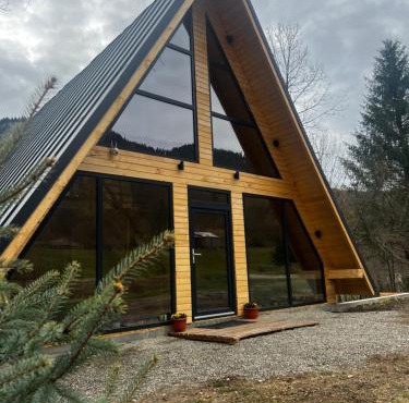 Chalet Green