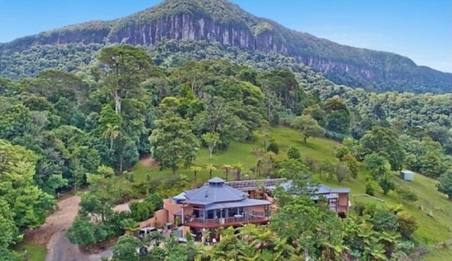 Champagne location on a beer budget! Sweet apartmentwith gorgeous views in Chillingham