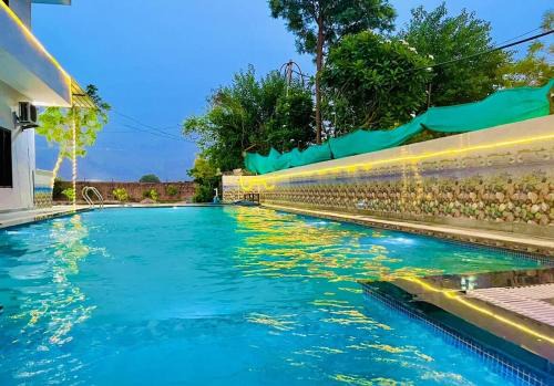 Chandna Farm 4BHK with spacious pool