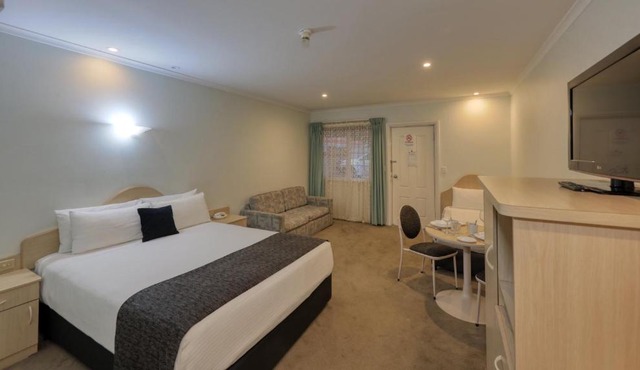 Charles Rasp Motor Inn & Cottages in Broken Hill