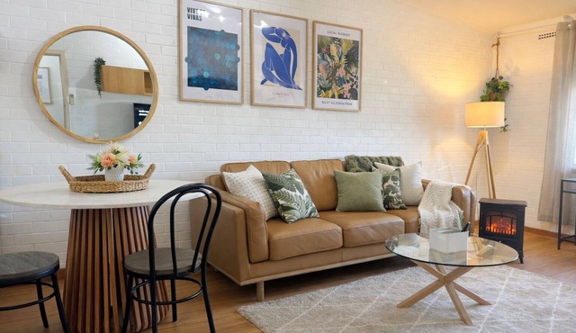 Charming 1-bedroom apartment with WiFi, AC in vibrant East Victoria Park in East Victoria Park