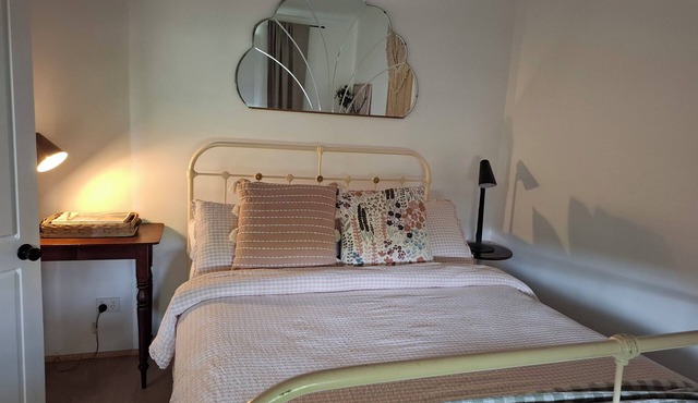 Charming 1-bedroom 100 year old miners cottage in lovely Korumburra. in Korumburra