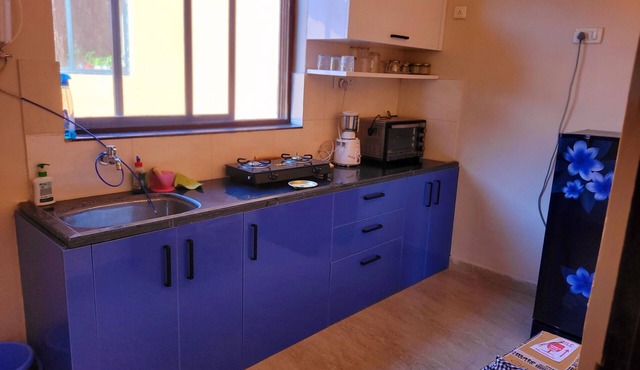 Charming 1-bedroom apartment with WiFi, AC in vibrant Goa