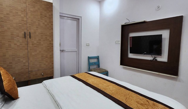Charming 1-bedroom hotel in Daryaganj,New Delhi with AC