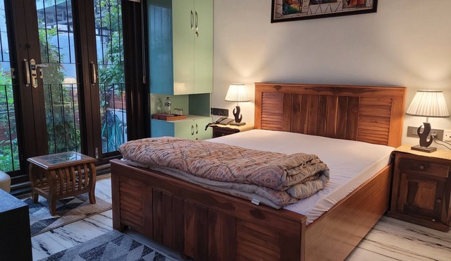 Charming 1-bedroom in a villa with WiFi, AC in fabulous Noida