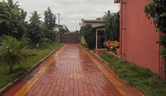 Charming 1-bedroom apartment in pleasant Nandi Hills with AC