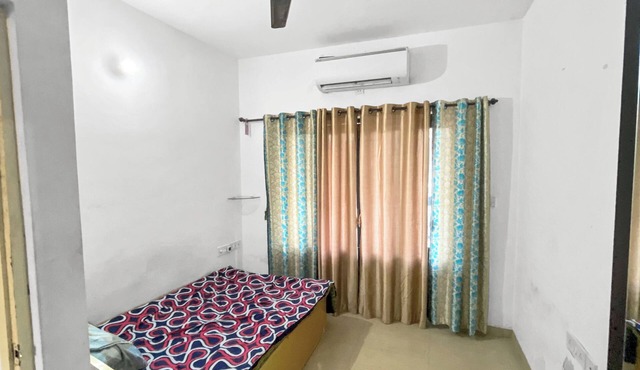 Charming 1BHK with Pool & Easy Access to Local Attractions
