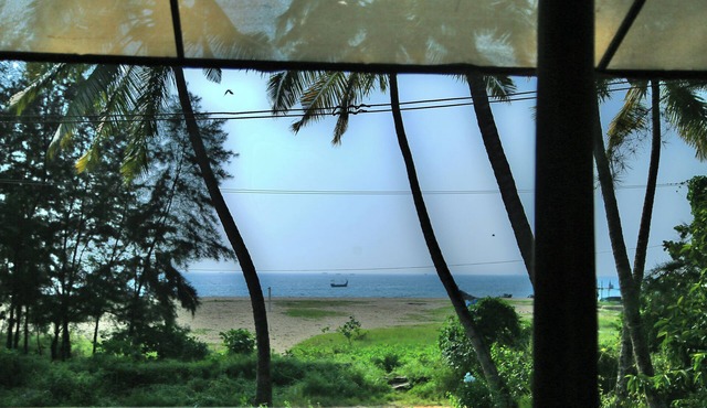 Charming 2 Beach front bedroom B&B with AC, WiFi in Marari Arthunkal
