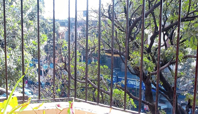 Charming 2-bedroom apartment in delightful Kolkata with single room AC