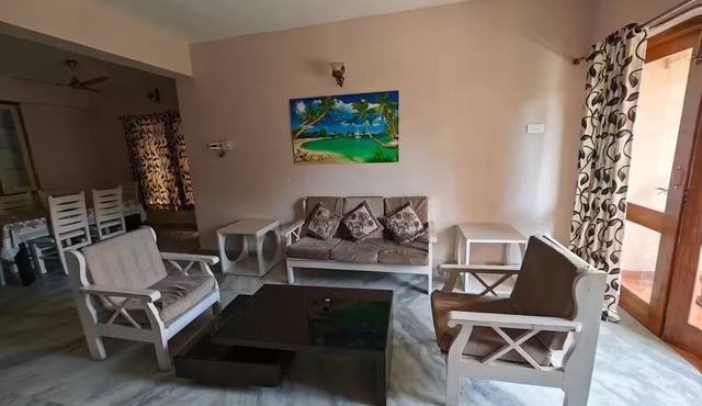 Charming 2-bedroom apartment 5 mins from Beach with WiFi, AC in wonderful Varca