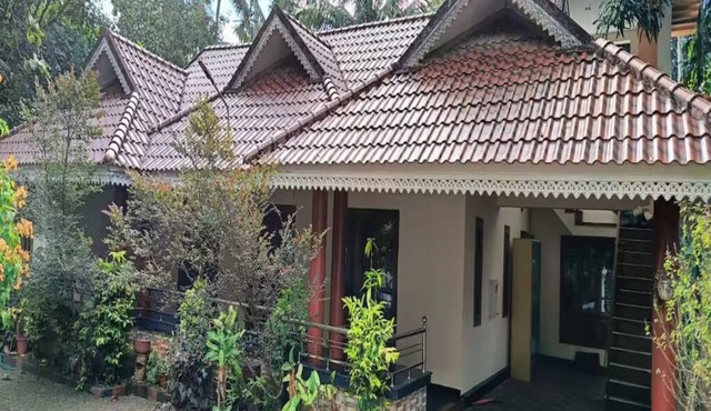 Charming 2-bedroom bungalow in Ennakkad with WiFi and AC