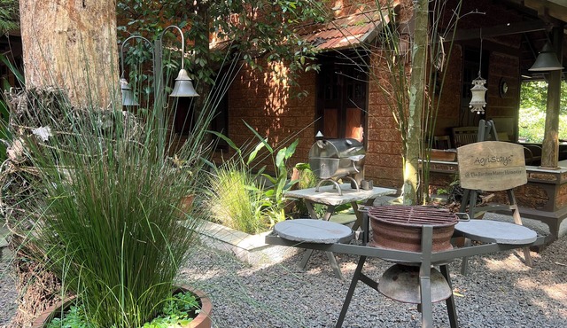 Charming 2-bedroom farmhouse in delightful Kochi with WiFi, AC