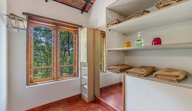 Charming 2-bedroom villa in beautiful Biligeri with WiFi