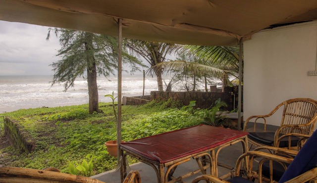 Charming 2-bedroom villa in on Talpona beach with AC, wifi, parking