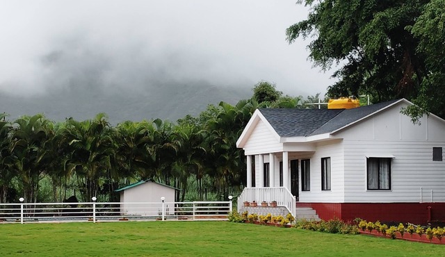 Charming 2-bedroom villa in welcoming Wai with WiFi