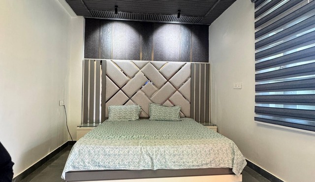 Charming 2-bedroom villa with WiFi, fitness room in delightful Agra
