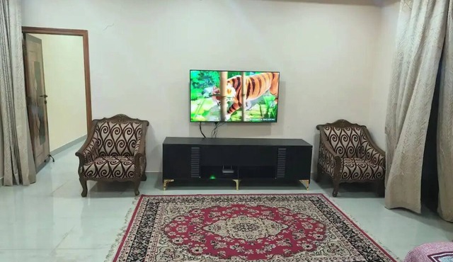 Charming 3-bedroom building with WiFi and AC in awesome Hyderabad