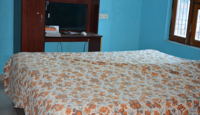 Charming 3-bedroom bungalow with AC, fitness room in wonderful Gwalior