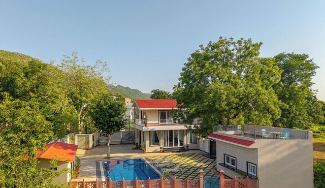 Charming 3-bedroom bungalow with AC, WiFi in wonderful Udaipur