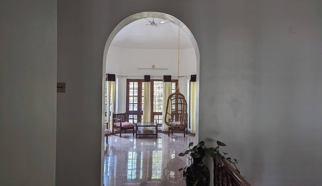 Charming 3-bedroom villa in enchanting Athirampuzha with WiFi, AC