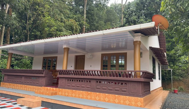 Charming 3-bedroom Entire Villa with WiFi, AC in nice Mananthavady