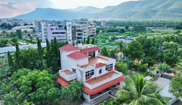 Charming 4-bedroom bungalow with WiFi and AC in Tirupati